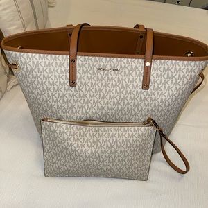 Micheal Kors Tote hand bag with smaller tote attachment.